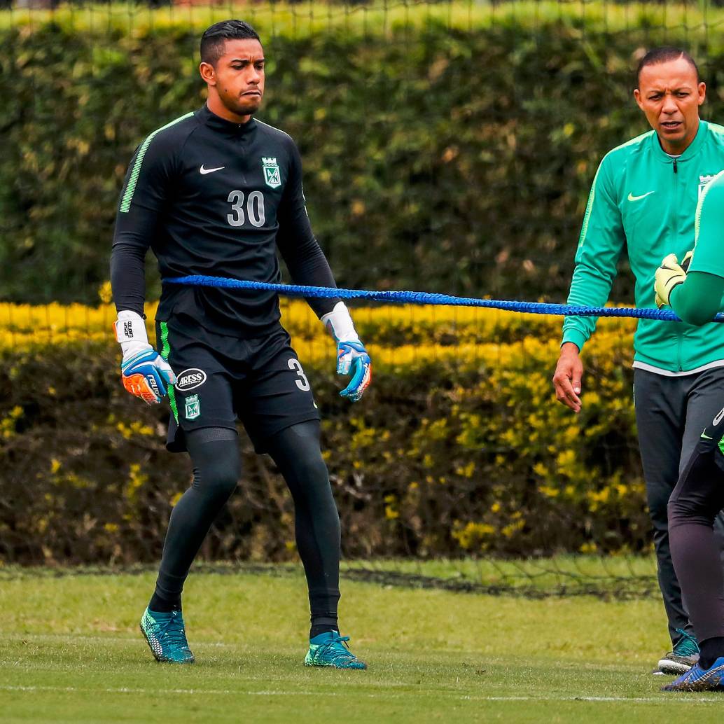 Milton Patiño es un apasionado por la formación de porteros, pero también por formar grandes seres humanos que le aporten a la sociedad desde cualquier ámbito. FOTO JAIME PÉREZ