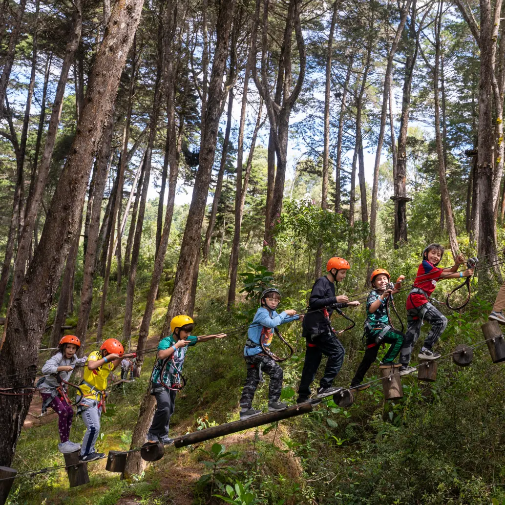 Durante 2024, más de 1.450 niños y niñas disfrutaron de sus vacaciones en los Parques Comfama, con experiencias llenas de magia, adrenalina y diversión. Imagen tomada en el Parque Comfama Arví. Foto: Cortesía. 