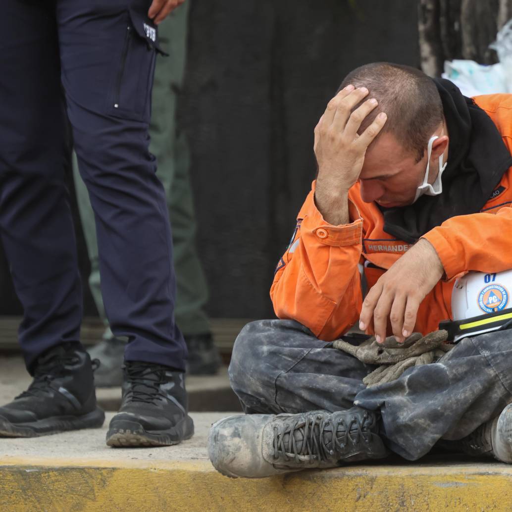Las víctimas mortales de los terremotos en Venezuela se acercan a las 2.300 y la esperanza de encontras personas con vida se reduce tras una semana. Foto: Edilzon Gamez/Getty Images