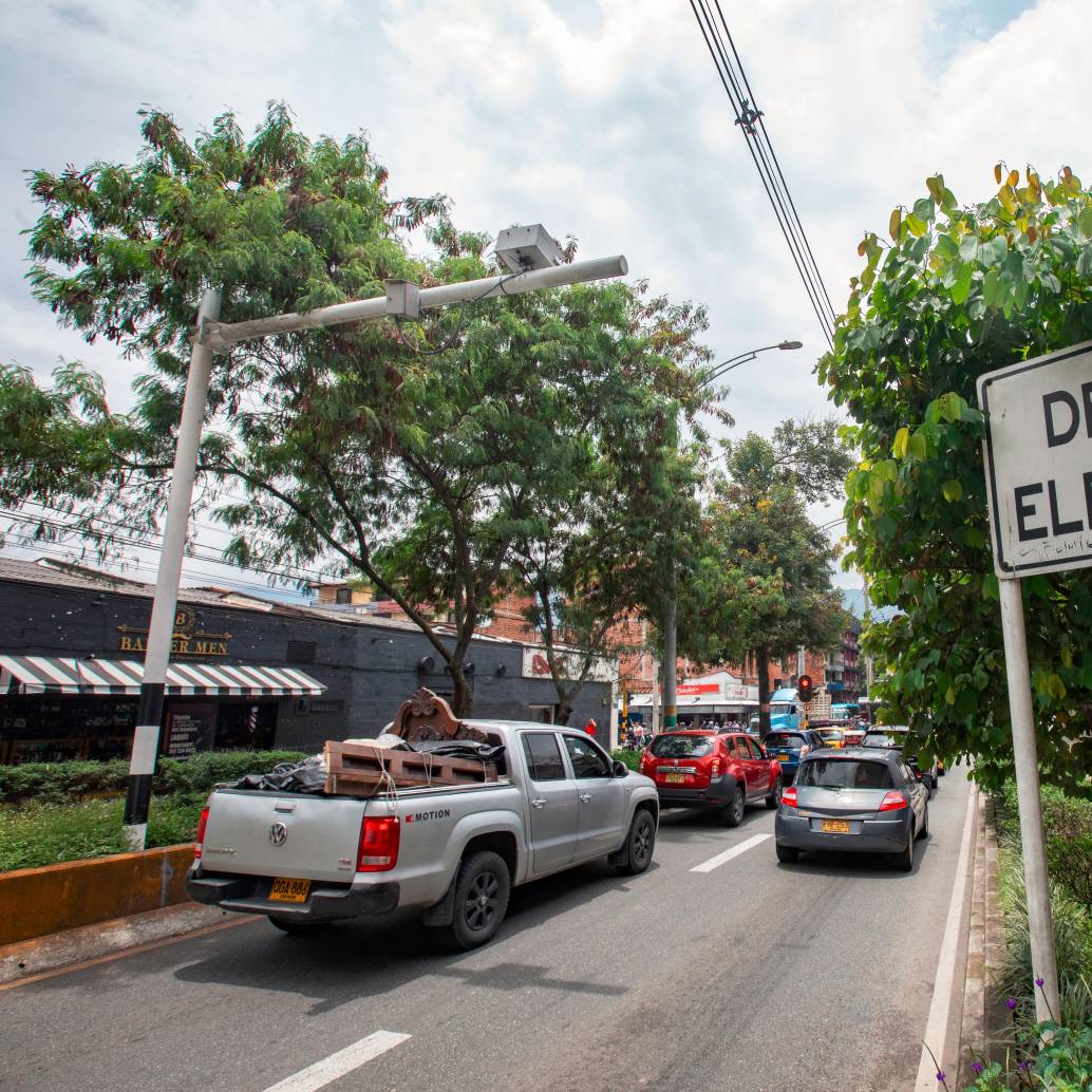 En tres puntos de Itagüí, de los nueve habilitados, se suspendieron los cobros por velocidad porque antes de la polémica estaban sancionando por pasar a más de 30 kilómetros por hora. FOTO: ESNEYDER GUTIÉRREZ CARDONA