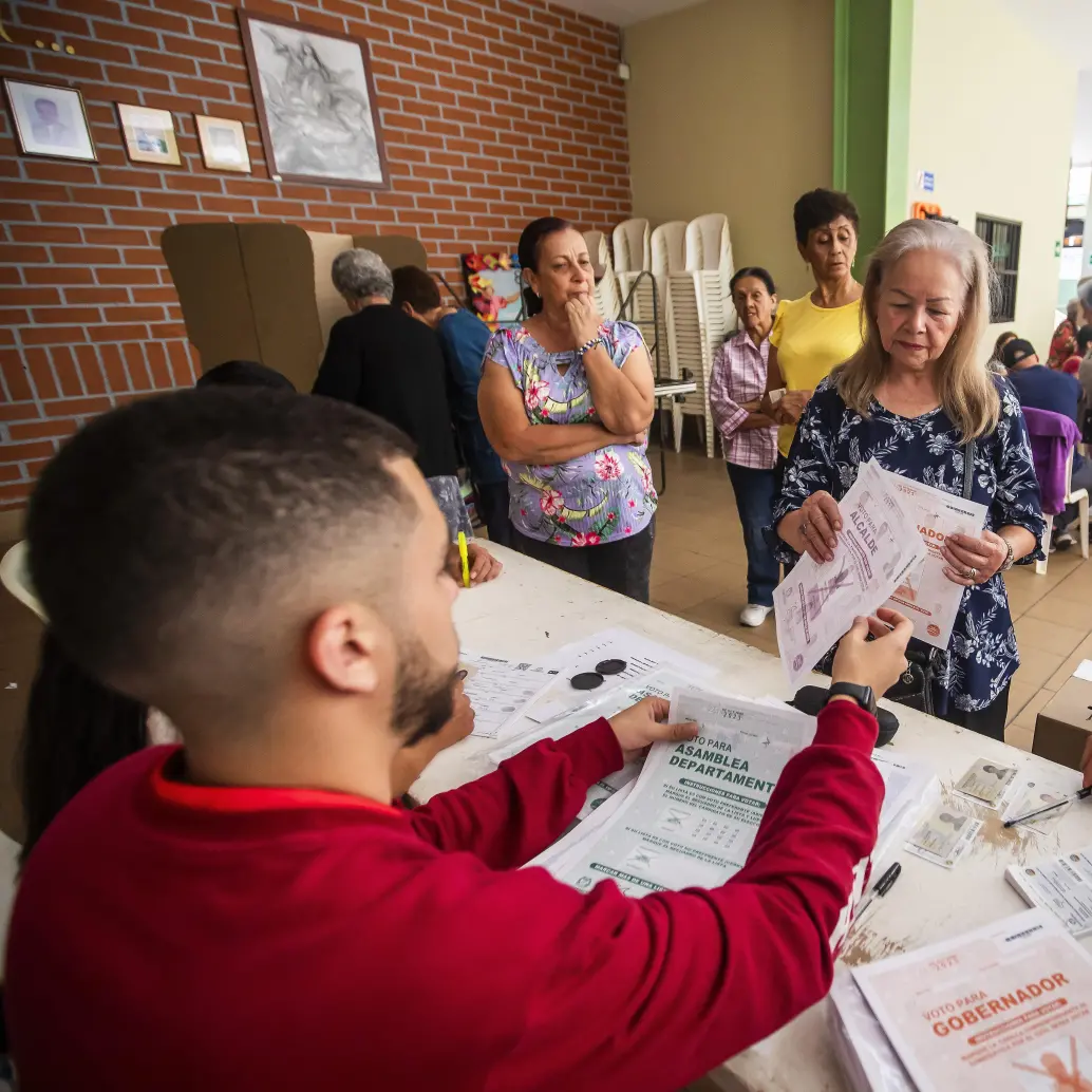 Imagen de referencia de unos jurados de votación durante unas elecciones. Foto: Andrés Camilo Suárez Echeverry.