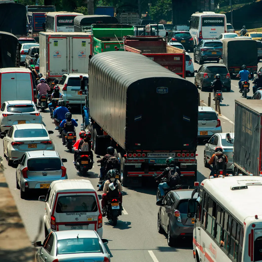 La medida del pico y placa busca acabar, dentro de las posibilidades, con las congestiones en los principales corredores viales del Valle de Aburrá, sacando cerca de 200.000 vehículos cada día de las calles. FOTO: CAMILO SUÁREZ