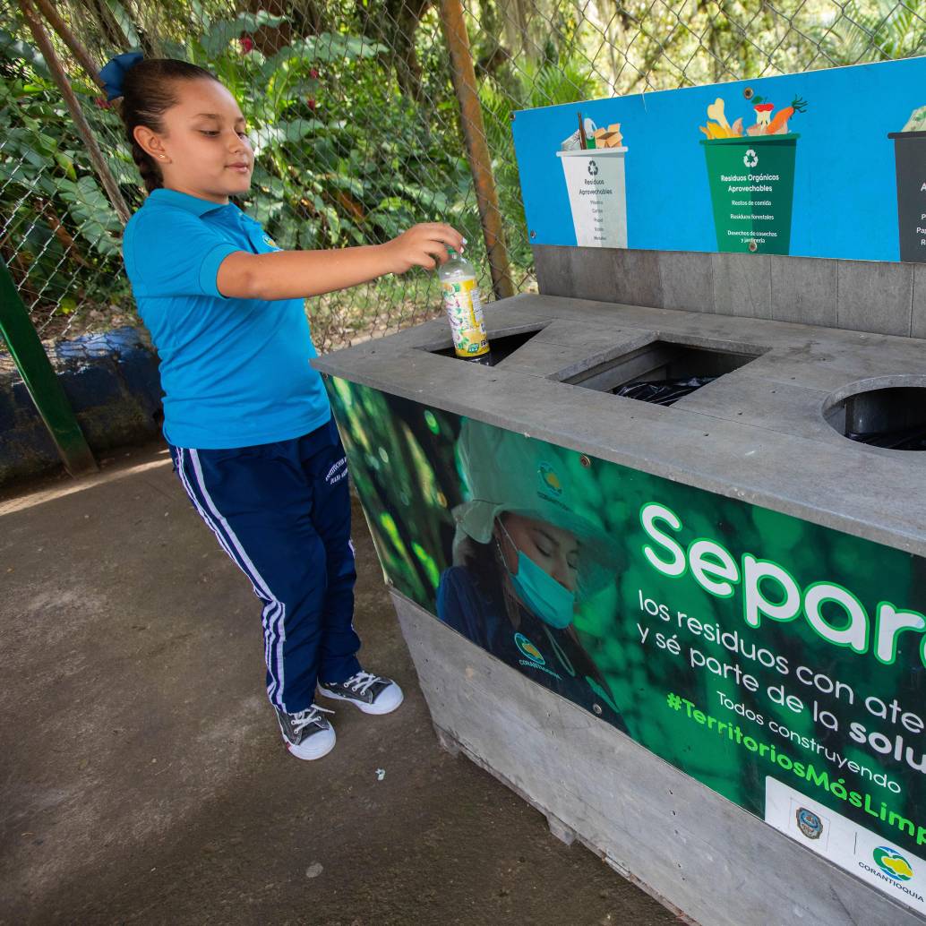 Imagen de referencia de una jornada de reciclaje en un colegio de la jurisdicción de Corantioquia. Foto: Esneyder Gutiérrez