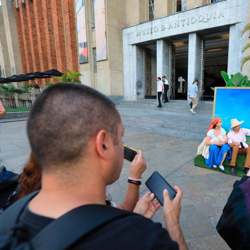 Pintado a principios del siglo pasado, Horizontes fue representado por dos actores en el marco de una programación cultural del Museo de Antioquia. FOTO: Esneyder Gutiérrez.