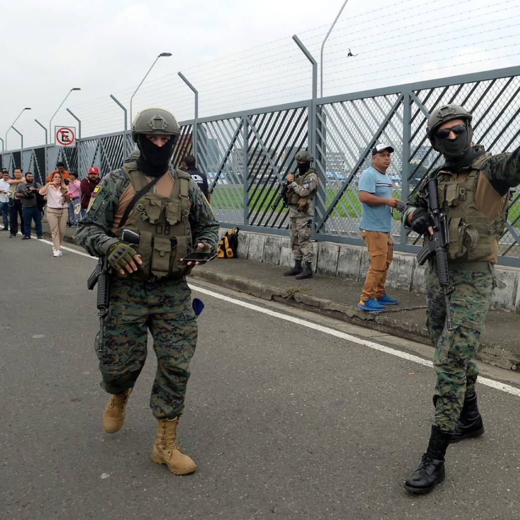 Gracias a la declaración de Daniel Noboa de conflicto armado en Ecuador, las fuerzas militares pueden ocupar las calles del vecino país. Foto: Getty Images