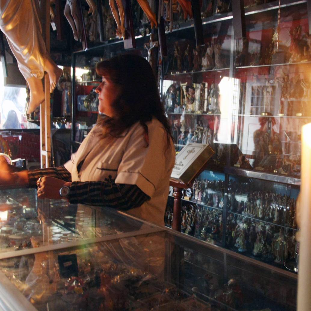 Negocios del centro de Bogotá sin servicio de energía. Foto de referencia: Colprensa/Germán Enciso.