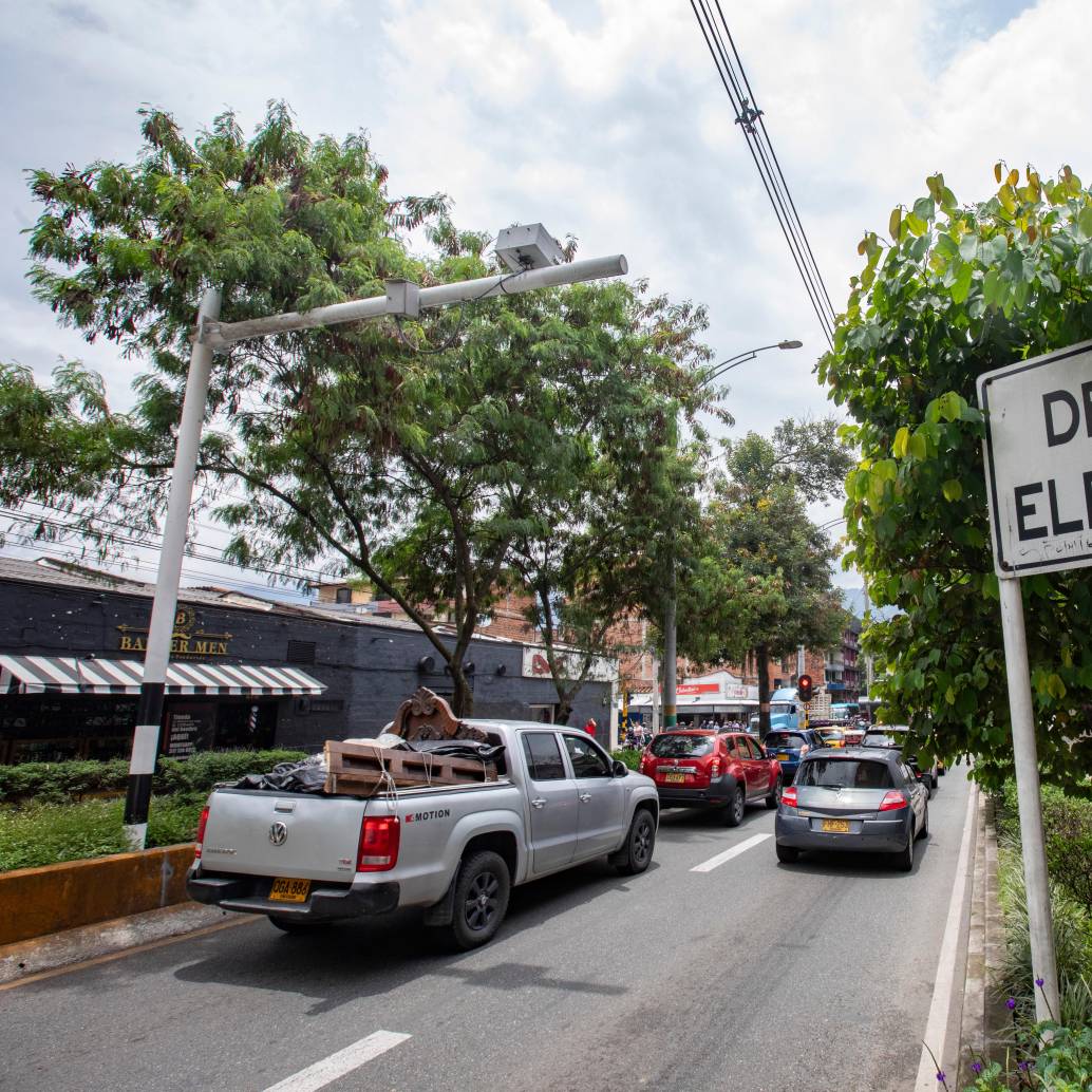 No le pare bolas a los que le recomiendan saltarse la medida. Cuando lo multen, seguramente no correrán a regalarle la plata para pagar. FOTO: ESNEYDER GUTIÉRREZ