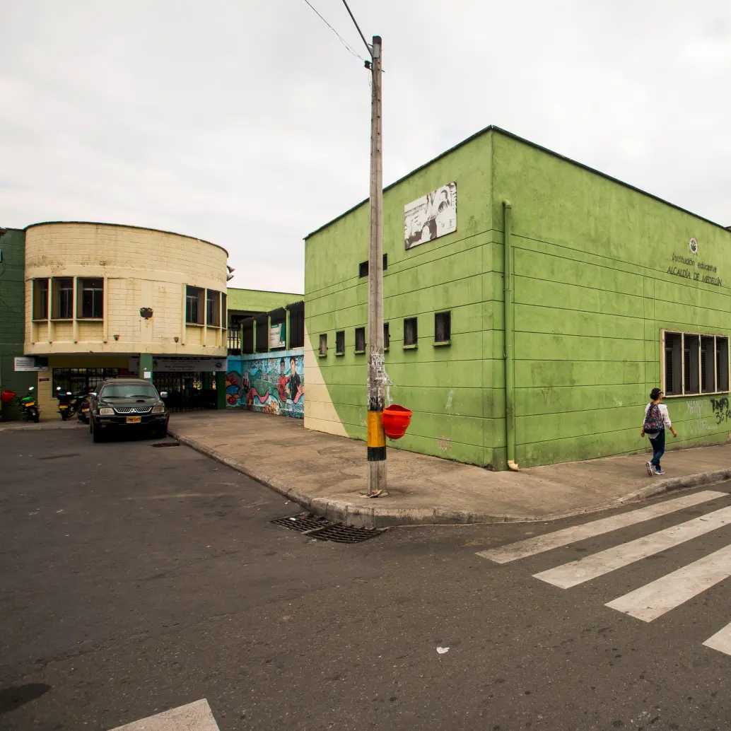 La Institución Educativa Alcaldía de Medellin se ha visto afectada por las intimidaciones a uno de sus docentes. FOTO: CARLOS VELÁSQUEZ