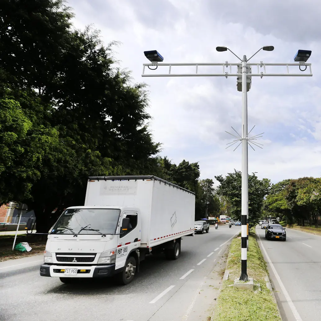 Las cámaras de fotodetección de la autopista Sur en Medellín e Itagüí sancionarán excesos de velocidad solo si se pasa a más de 80 km/h. En Bello sí se deberá pasar a 50 km/h en el tramo llamado avenida Regional Occidental o Variante. FOTO: ESNEYDER GUTIÉRREZ CARDONA