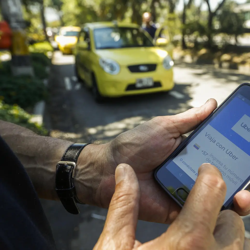 El fallo, en primera instancia, protegió neutralidad de la red e innovación digital. El tribunal concluyó que no existen fundamentos legales para ordenar el bloqueo de las aplicaciones. Foto: Manuel Saldarriaga 