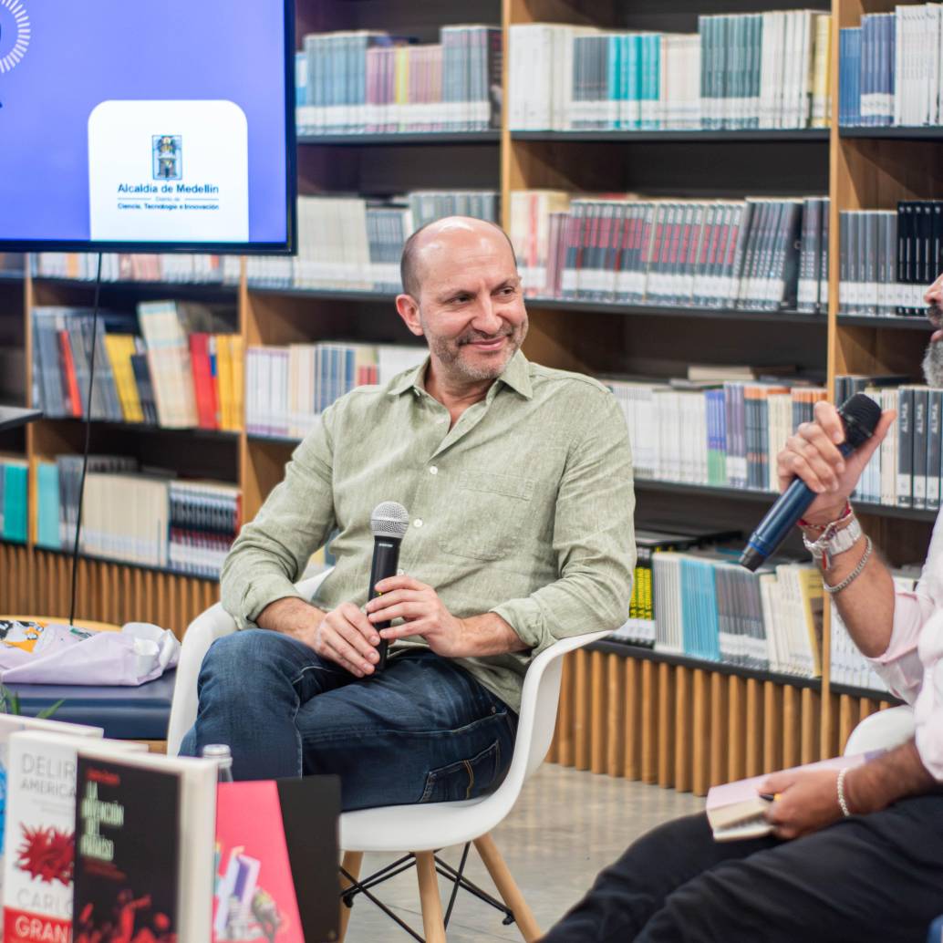 Carlos Granés estuvo en Medellín durante el Hay Festival, aquí en la casa de la cultura San Germán con Óscar Agudelo. 