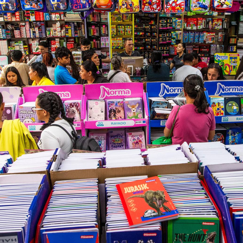 Fenalco Antioquia resaltó la mayor competencia entre marcas, lo que amplía la oferta de útiles escolares. FOTO Julio César Herrera