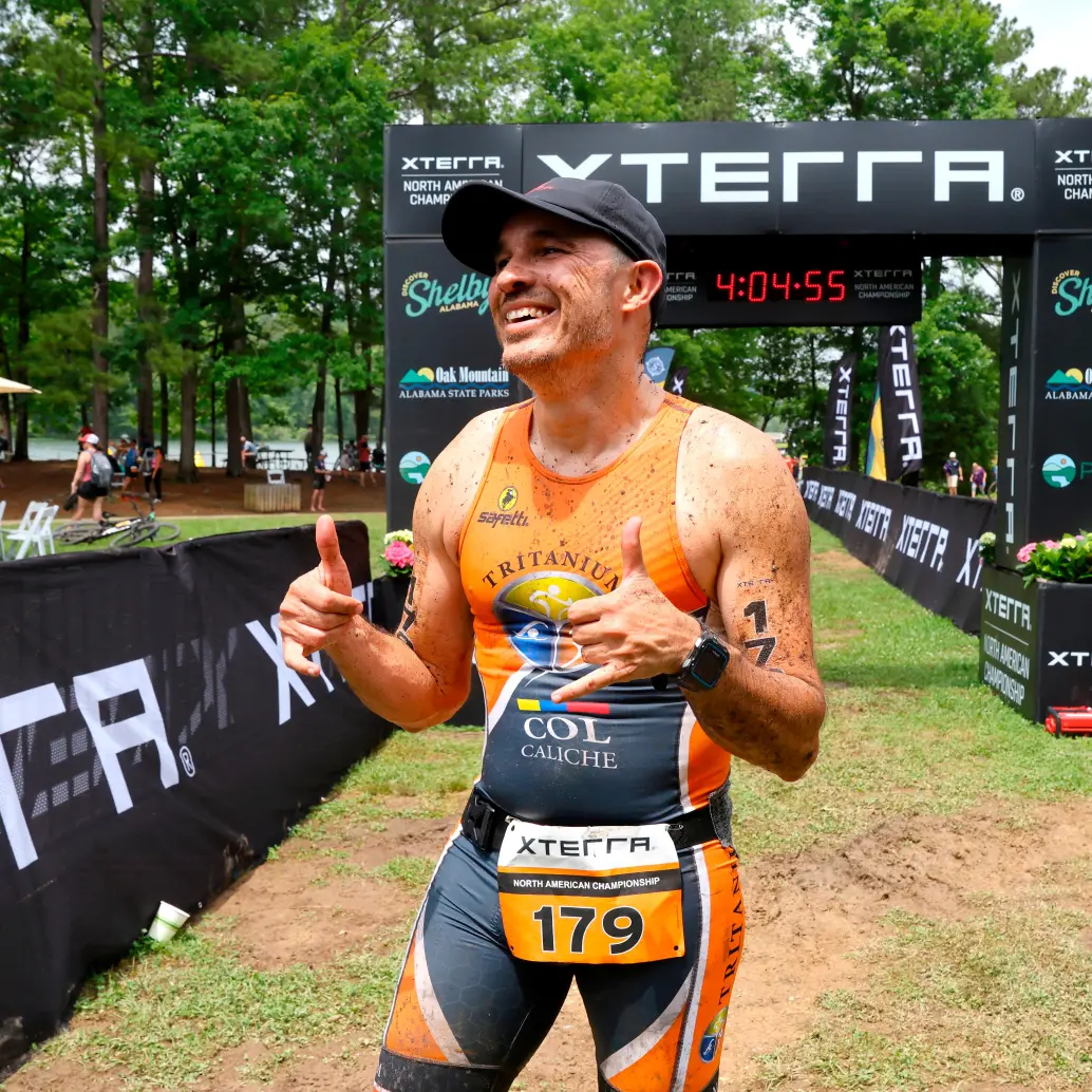 En triatlón o montado en bicicleta, Carlos Andrés ha causado sensación en el deporte. Ahora en Estados Unidos sigue compitiendo y dejando una grata imagen de los atletas colombianos. FOTO CORTESÍA