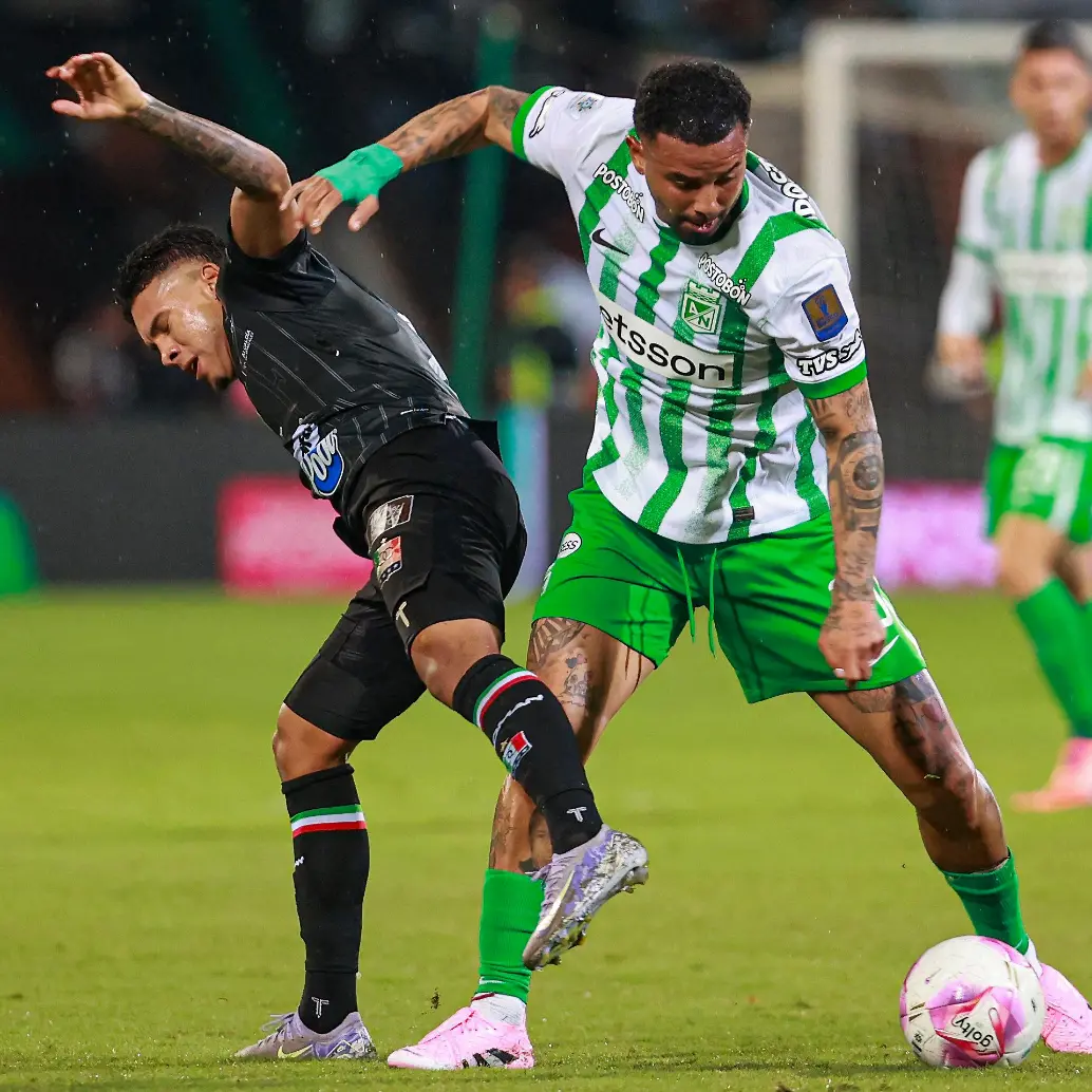 Imagen de uno de los últimos encuentros entre Nacional y Once Caldas, en la que aparece Edwin Cardona. FOTO MANUEL SALDARRIAGA