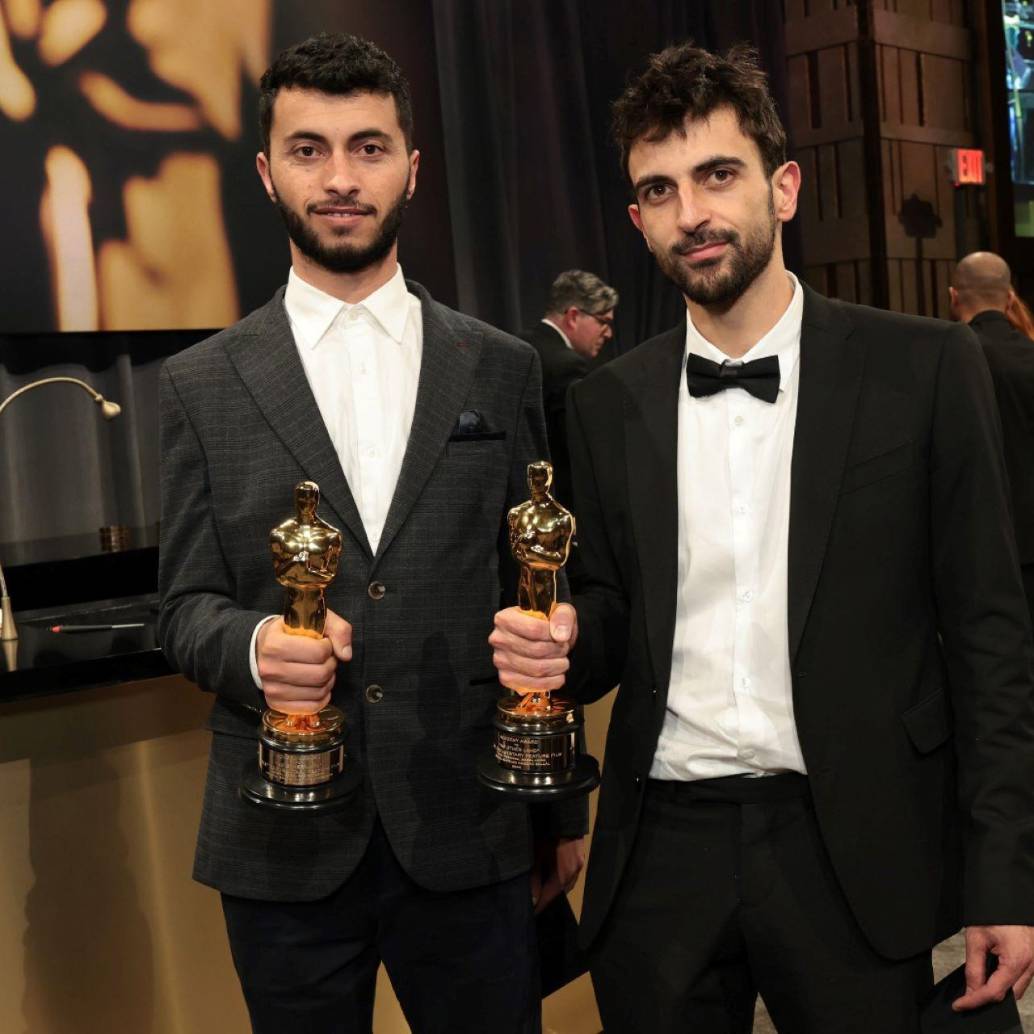 Basel Adra es el codirector palestino que junto a Yuval Abraham ganaron el premio a mejor documental sobre su cinta acerca de la ocupación israelí en Cisjordania. Foto: Getty Images