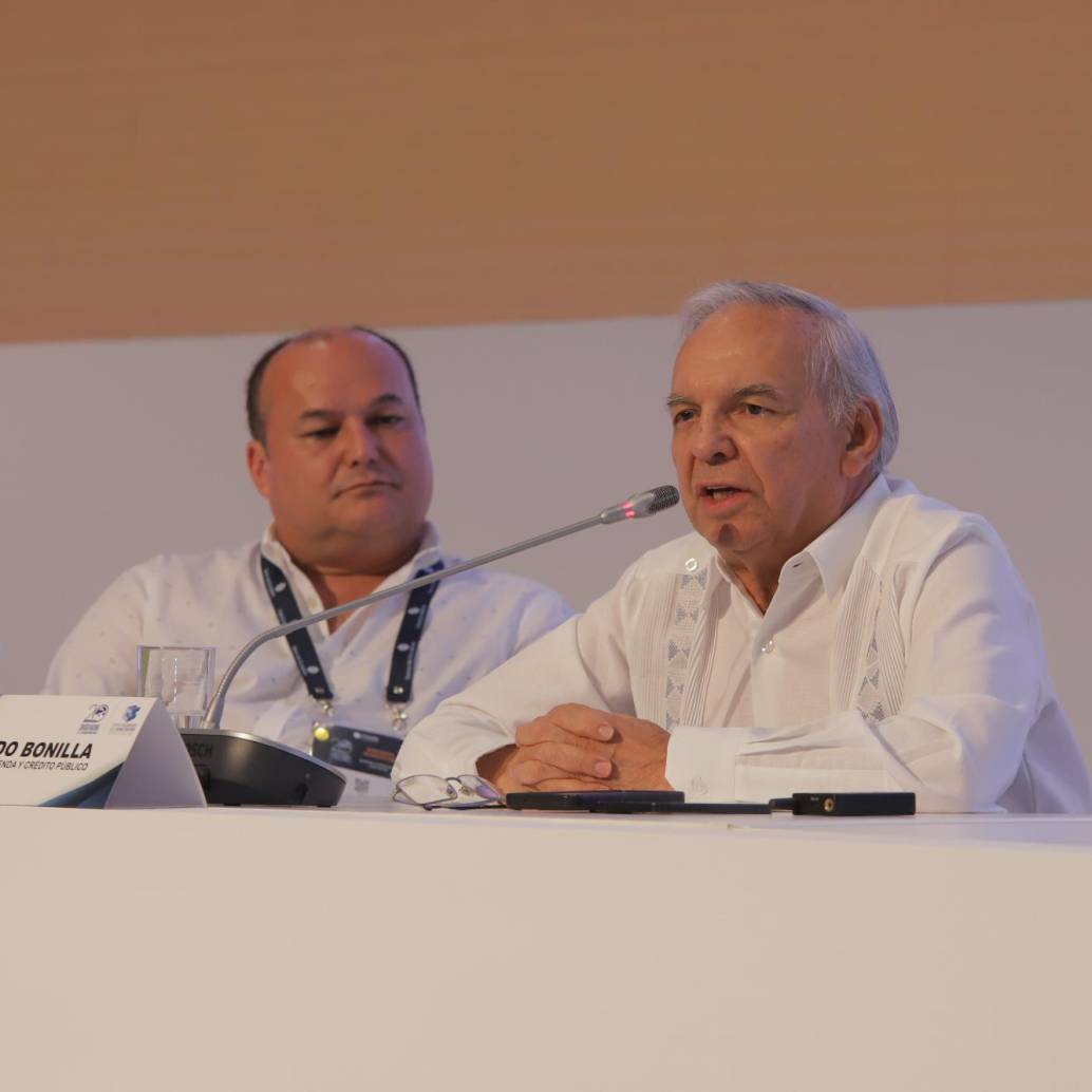 El ministro de Hacienda, Ricardo Bonilla, estuvo en el Congreso Nacional de la Infraestructura. FOTO: Cortesía