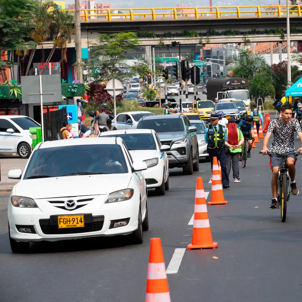 La ciclovía en la vía del Alto de Las Palmas es una de las más recientes que se tienen en la ciudad y una de las que mayor afluencia de gente tiene. Foto: El Colombiano