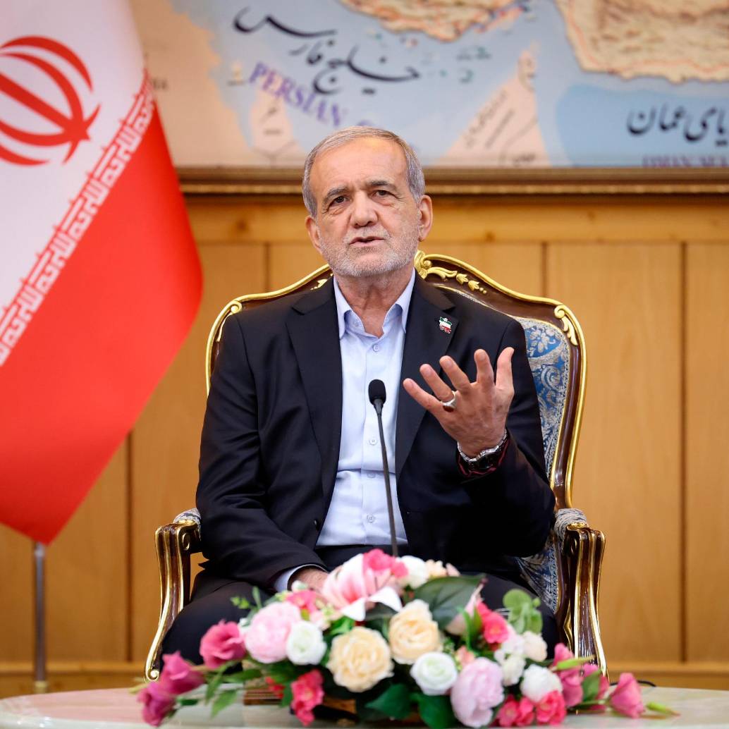 <p>El presidente de Irán, Masud Pezeshkian, rechazó negociaciones sobre el asunto nuclear que puedan engendrar “nuevos problemas”, tras el restablecimiento de las sanciones de la ONU contra ese país. </p><p>FOTO<b><span class="mln_uppercase_mln"> getty</span></b></p>