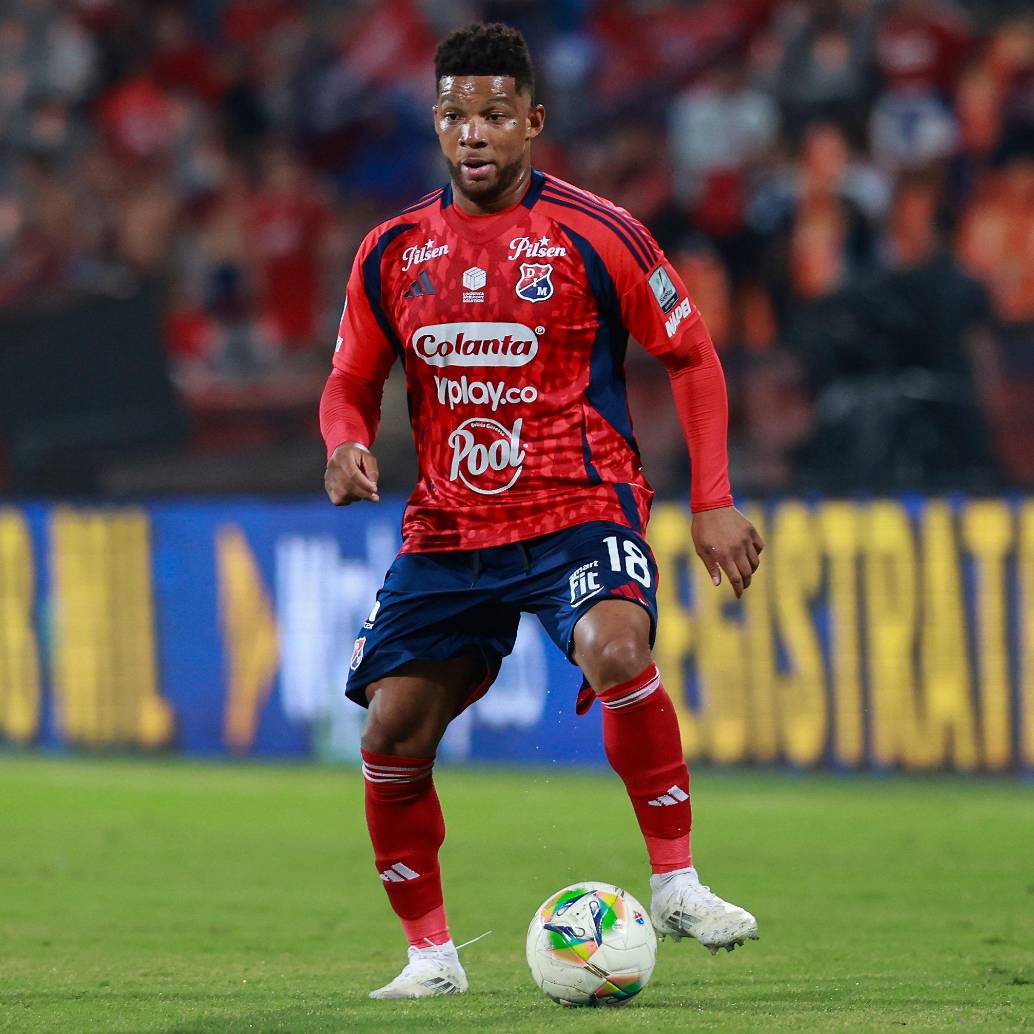 El experimentado lateral izquierdo antioqueño, Frank Fabra, es uno de los referentes del Medellín para este partido contra Llaneros. Foto: Manuel Saldarriaga