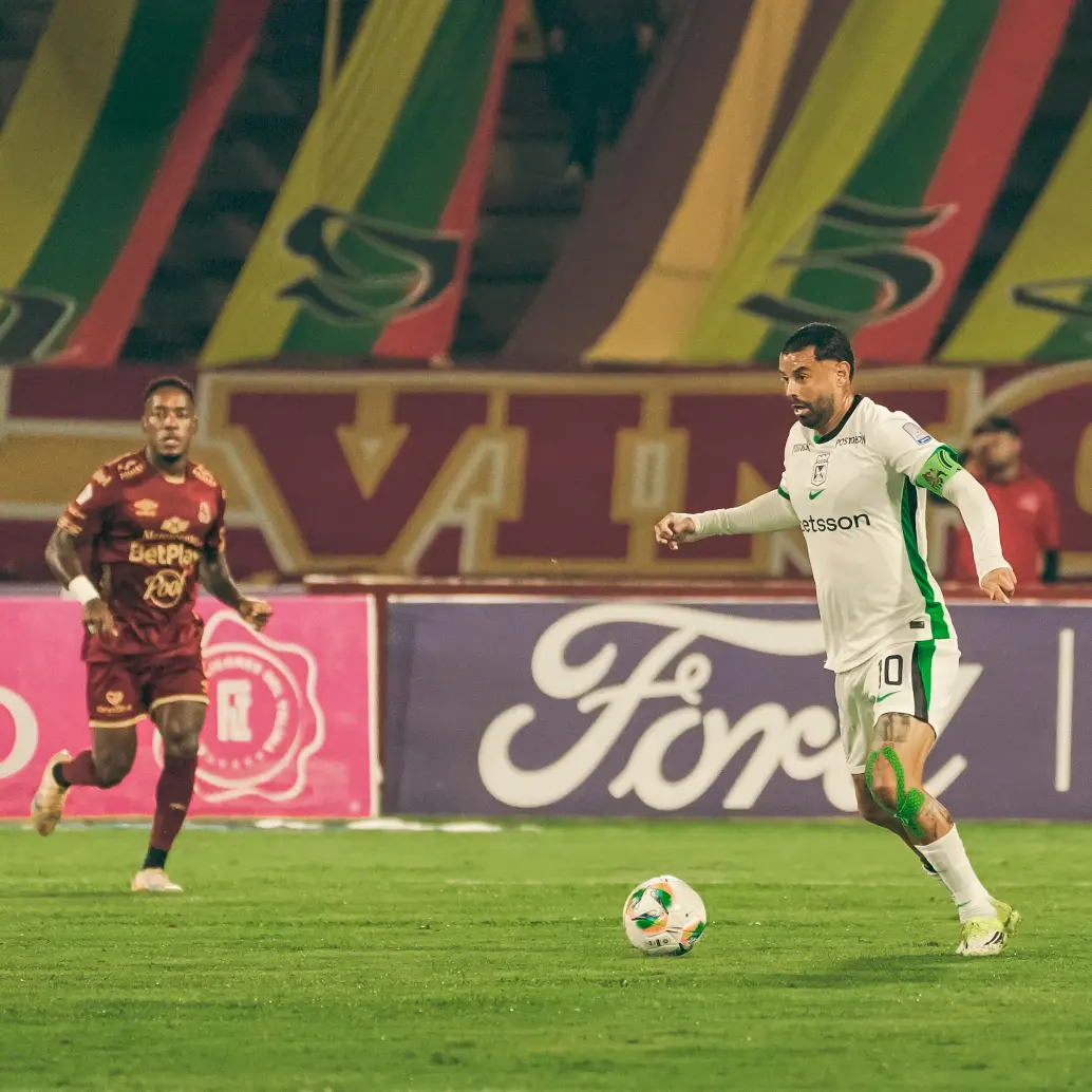 En la imagen aparece Edwin Cardona durante el encuentro frente al Tolima en Ibagué. FOTO ATLÉTICO NACIONAL