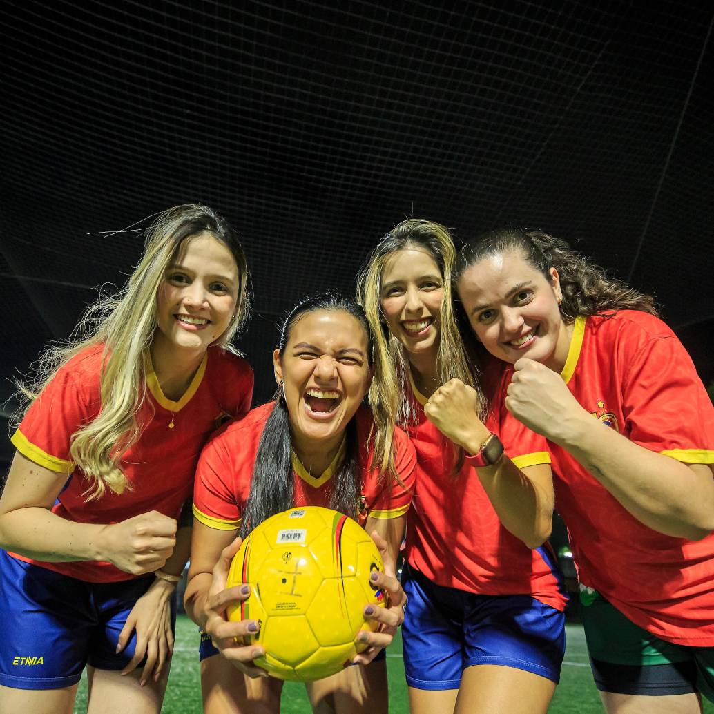 De los hospitales a la cancha. Este es parte del equipo colombiano que, uniendo su vocación por la salud y con la pasión por el deporte, está listo para ir al Mundial de Dublín. FOTO: Camilo Suárez