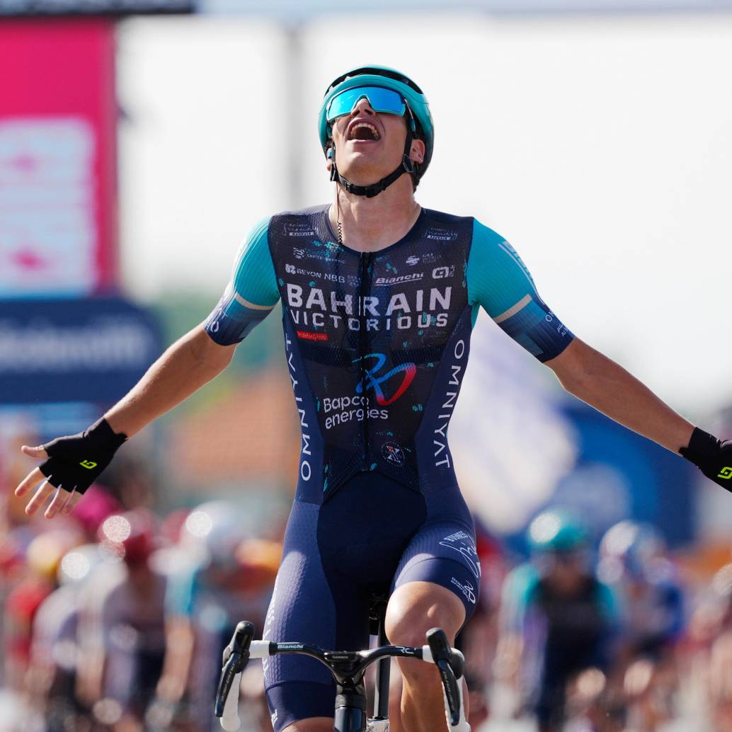 El ciclista belga Alec Sagaert celebra su victoria en la etapa 12 del Gito de Italia 2026. Foto: tomada del x de @giroditalia