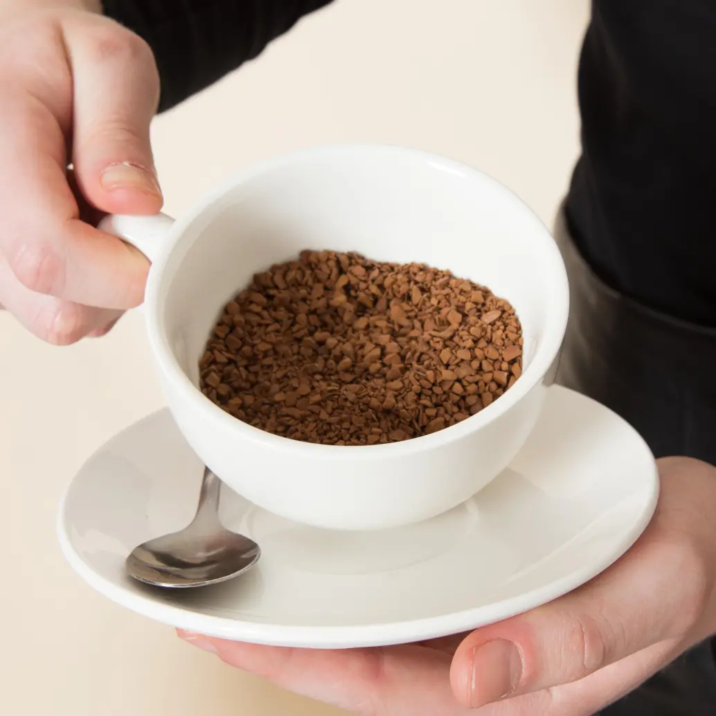Un estudio en China encontró una relación entre el consumo de café instantáneo y la degeneración de la vista. Imagen, Freepik.