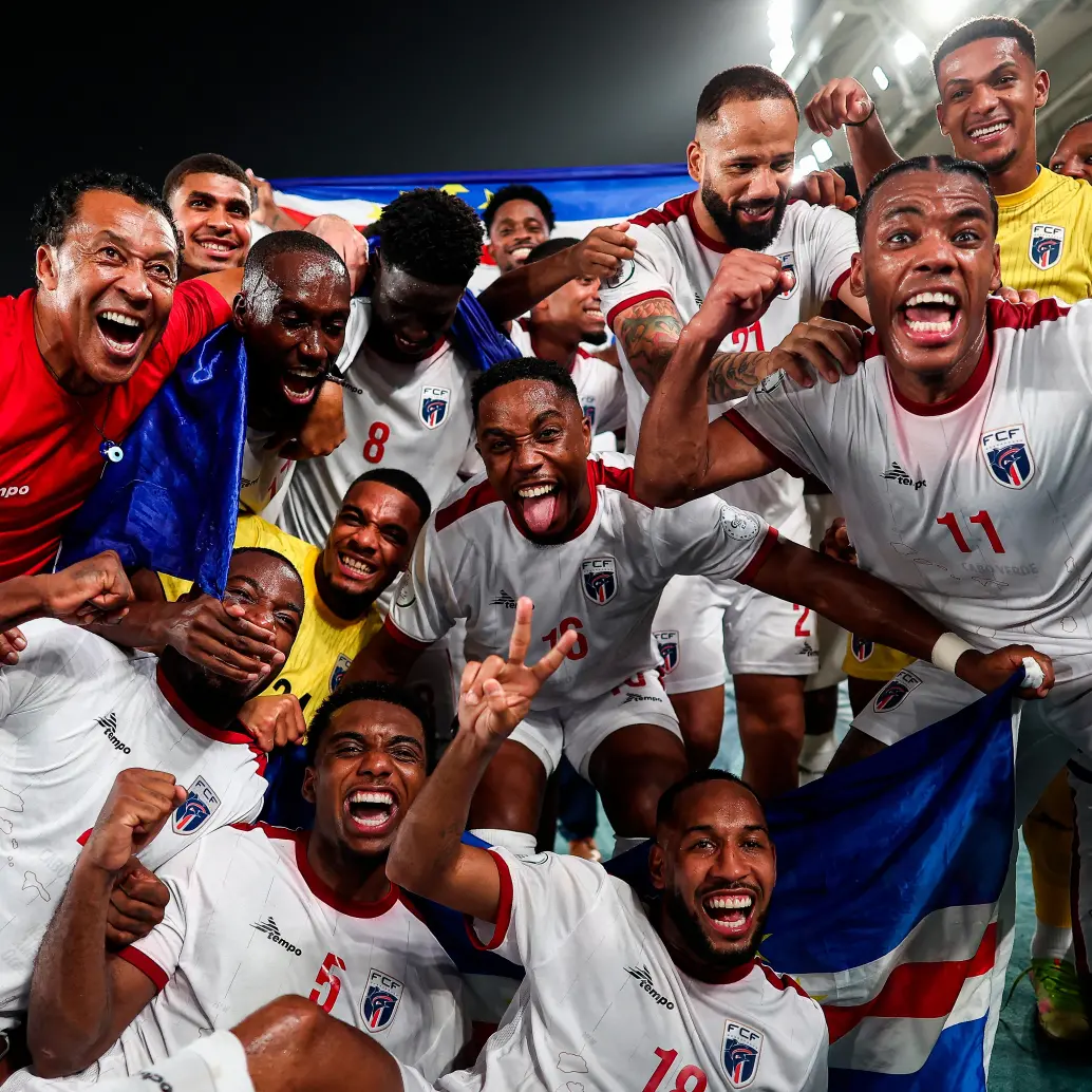 El seleccionado de Cabo Verde tiene futbolistas que nacieron en Portugal –el país africano fue colonia de los portugueses hasta julio de 1975–, así como en Reino Unido. Su liga nacional tiene 100 equipos, que participan en torneos regionales de las islas que componen el archipiélago. FOTO AFP