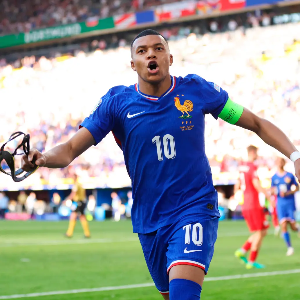 El delantero francés Kylian Mbappé es la gran carta del ataque de su equipo nacional para buscar ganar el Mundial 2026. De momento, el capitán del cuadro galo suma 12 goles en 12 encuentros disputados en el torneo. Está a cuatro de igualar al alemán Miroslav Klose, quien con 16 es el máximo anotador de la historia de los campeonatos del mundo. <span class="mln_uppercase_mln">FOTO</span> <b><span class="mln_uppercase_mln">getty</span></b> 