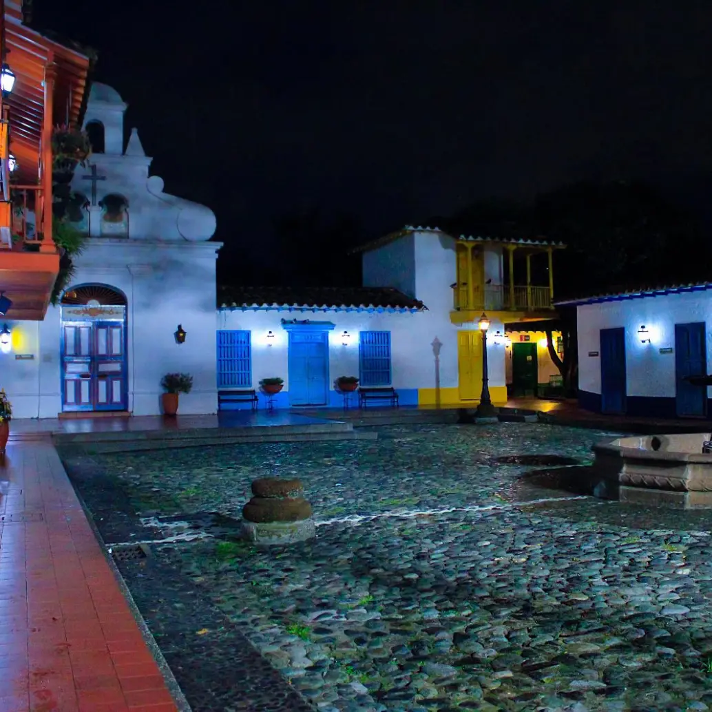 Así quedó el Pueblito Paisa con su nueva iluminación LED. FOTO: Cortesía Alcaldía de Medellín