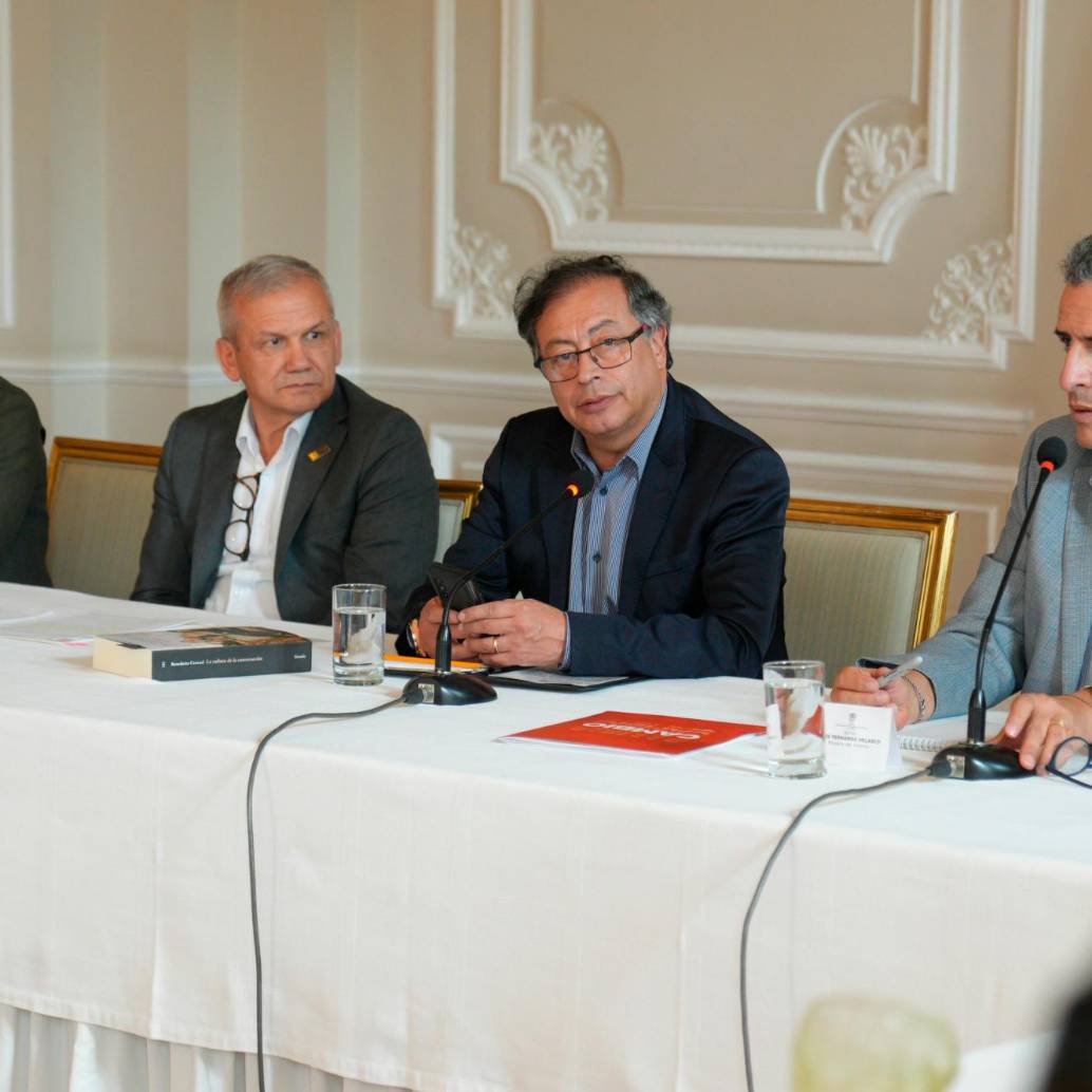 A causa de las molestias y los frecuentes jalones de orejas tuvo que extenderse el cónclave. FOTO<b><span class="mln_uppercase_mln"> <br />Presidencia</span></b>