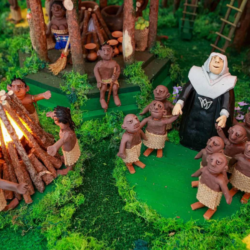 La Madre Laura Montoya, en uno de sus servicios más recordados y característicos, es uno de los nuevos personajes costumbristas de Venecia, Antioquia. FOTO Manuel Saldarriaga.