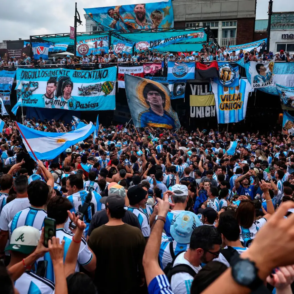 Los aficionados de la Selección Argentina se mostraron alegres en las calles de Buenos Aires viendo el encuentro. Foto: Getty