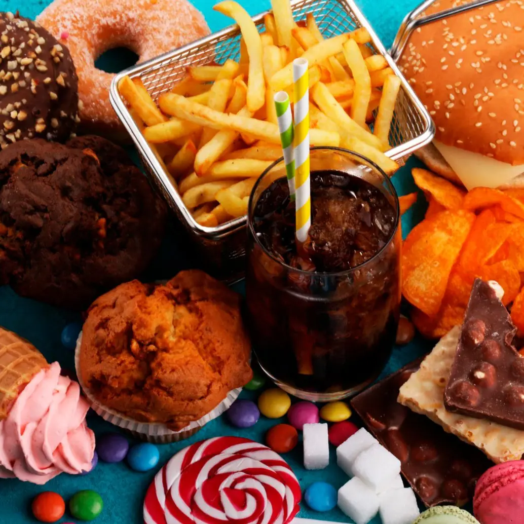 Ambos estudios recomiendan políticas públicas más estrictas de etiquetado y transparencia en la industria alimentaria, así como intervenciones clínicas que ayuden a las personas a reducir progresivamente su consumo de ultraprocesados. Foto Getty.