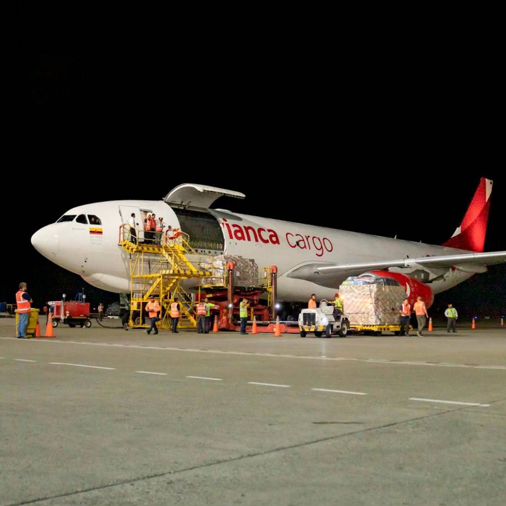 Avianca movilizó más de 150 toneladas de ayuda humanitaria en cinco vuelos hacia Cali y Armenia tras el terremoto del 10 de agosto. FOTO CORTESÍA