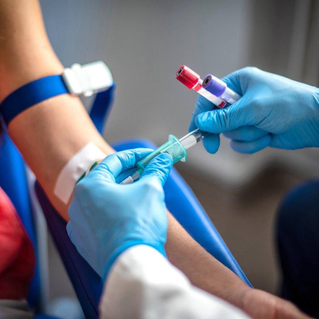 Un paciente realizándose exámenes de sangre. FOTO: REDES SOCIALES