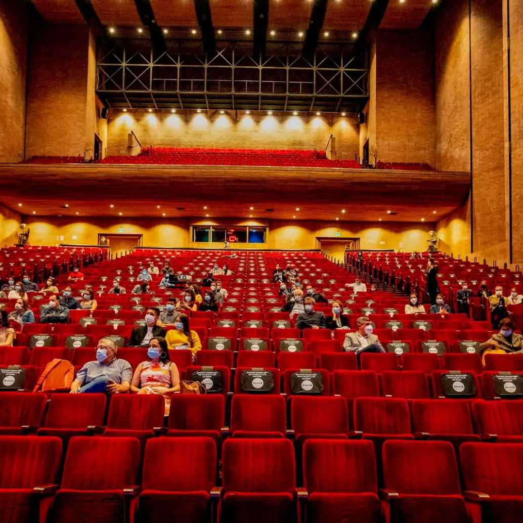 Inaugurado en 1987, el Teatro Metropolitano se ha consolidado como uno de los principales escenarios culturales de Medellín y de Colombia. FOTO Manuel Saldarriaga