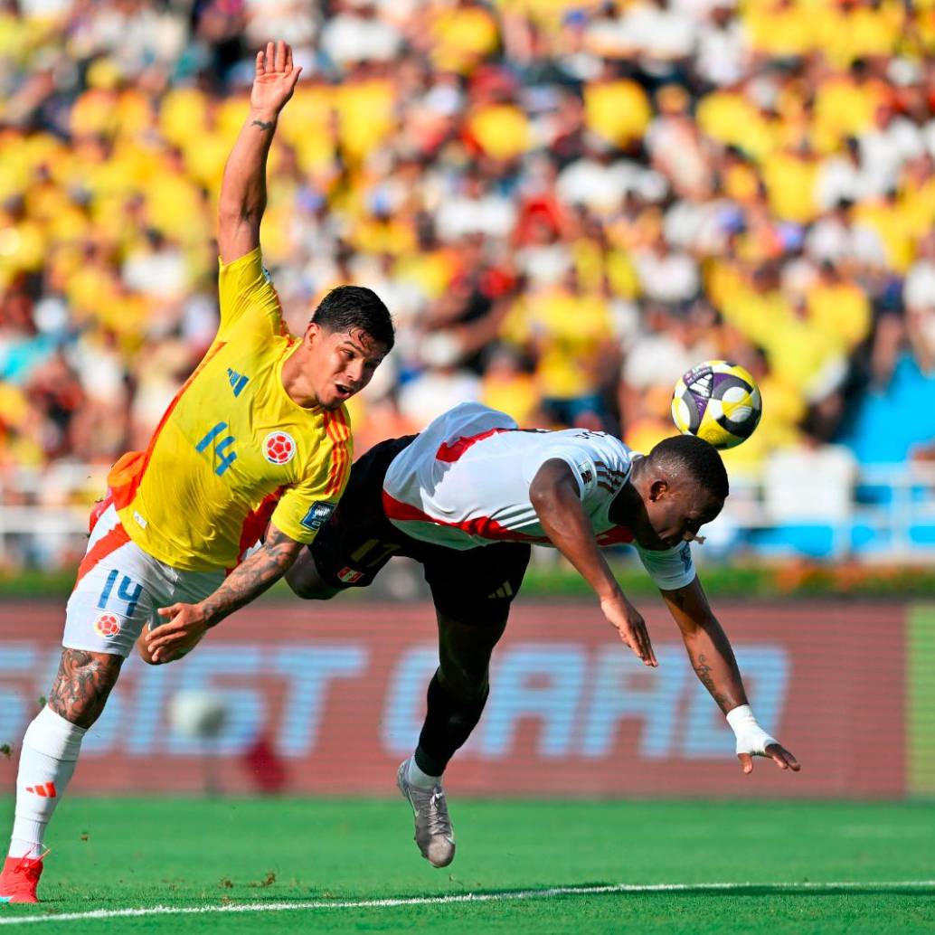 Juan Camilo Hernández estuvo bien referenciado por los defensores peruanos en el duelo frente a los incas. FOTO GETTY
