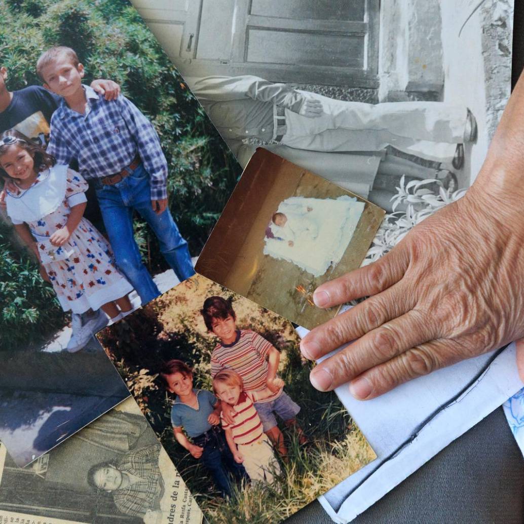 María Resfa guarda como tesoros las fotos de todos sus hijos, incluyendo la única que le queda de Dafne cuando era bebé y el recorte del artículo de EL COLOMBIANO de 1982 en el que denunciaron el robo. Foto: Camilo Suárez