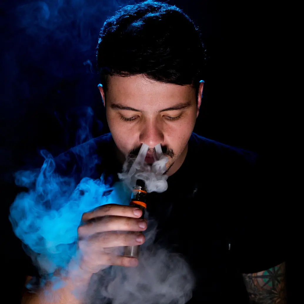 En Medellín el problema también es crítico. El 40% de los estudiantes reporta haber consumido cigarrillos electrónicos. FOTO: EL COLOMBIANO
