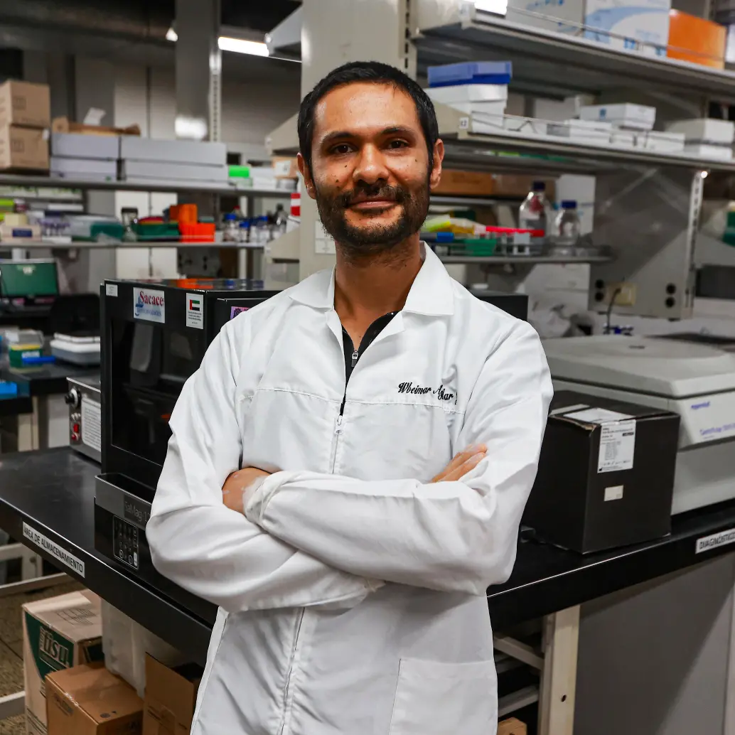 Este es Wbeimar Aguilar, doctor en Ciencias Básicas Biomédicas y coordinador del Grupo de Inmunovirología. FOTO Manuel Saldarriaga.