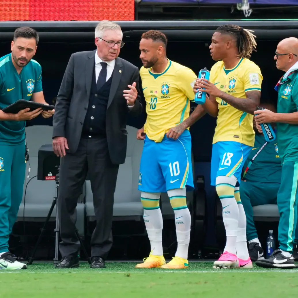 El italiano Carlo Ancelotti no pudo darle el título mundialista a Brasil en 2026. FOTO: <b>GETTY</b>