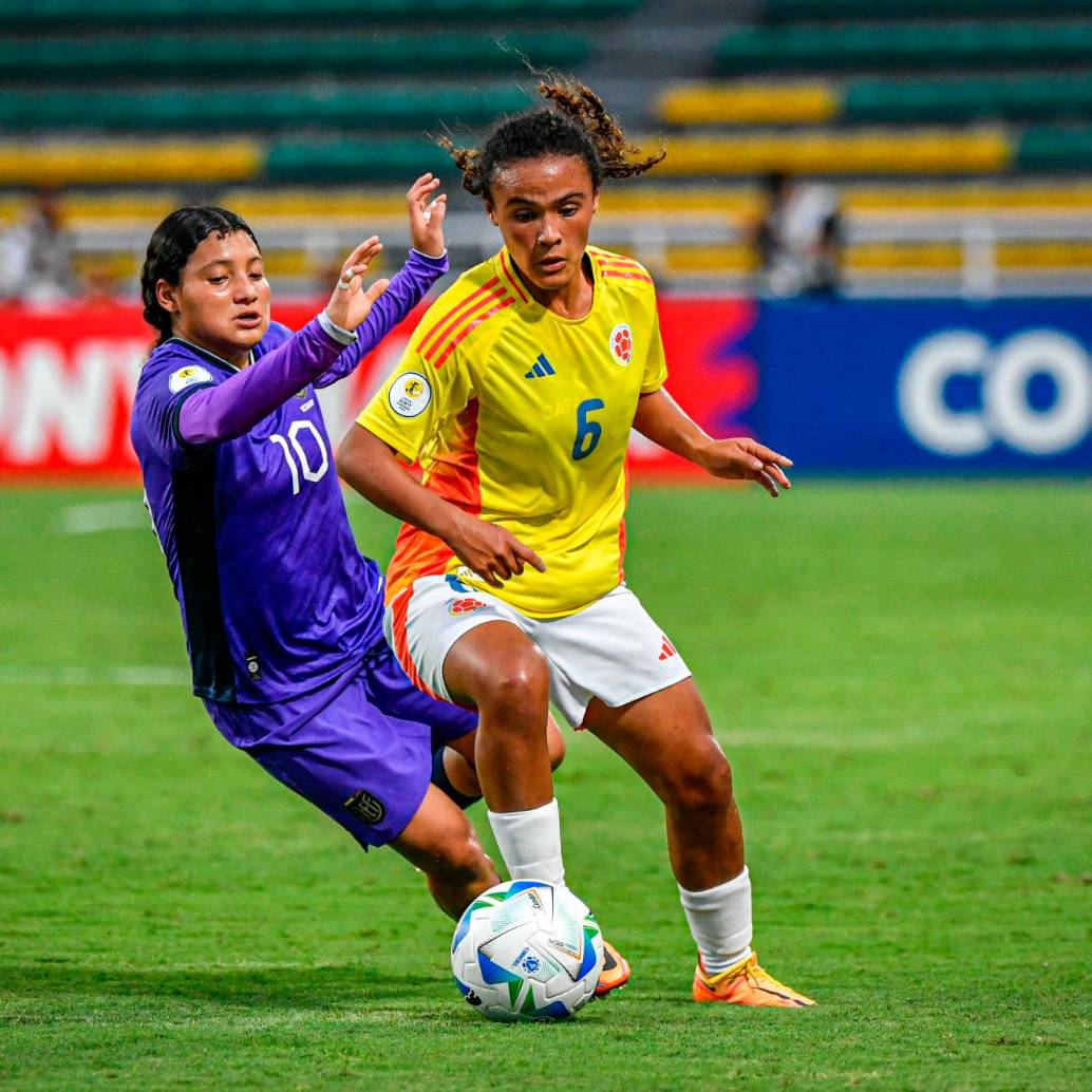Ana Clavijo (6), jugadora de la Selección Colombia que busca el segundo título sudamericano sub-17 femenino. Ahora en casa. <span class="mln_uppercase_mln">FOTO</span> <b><span class="mln_uppercase_mln">cortesía FCF</span></b>