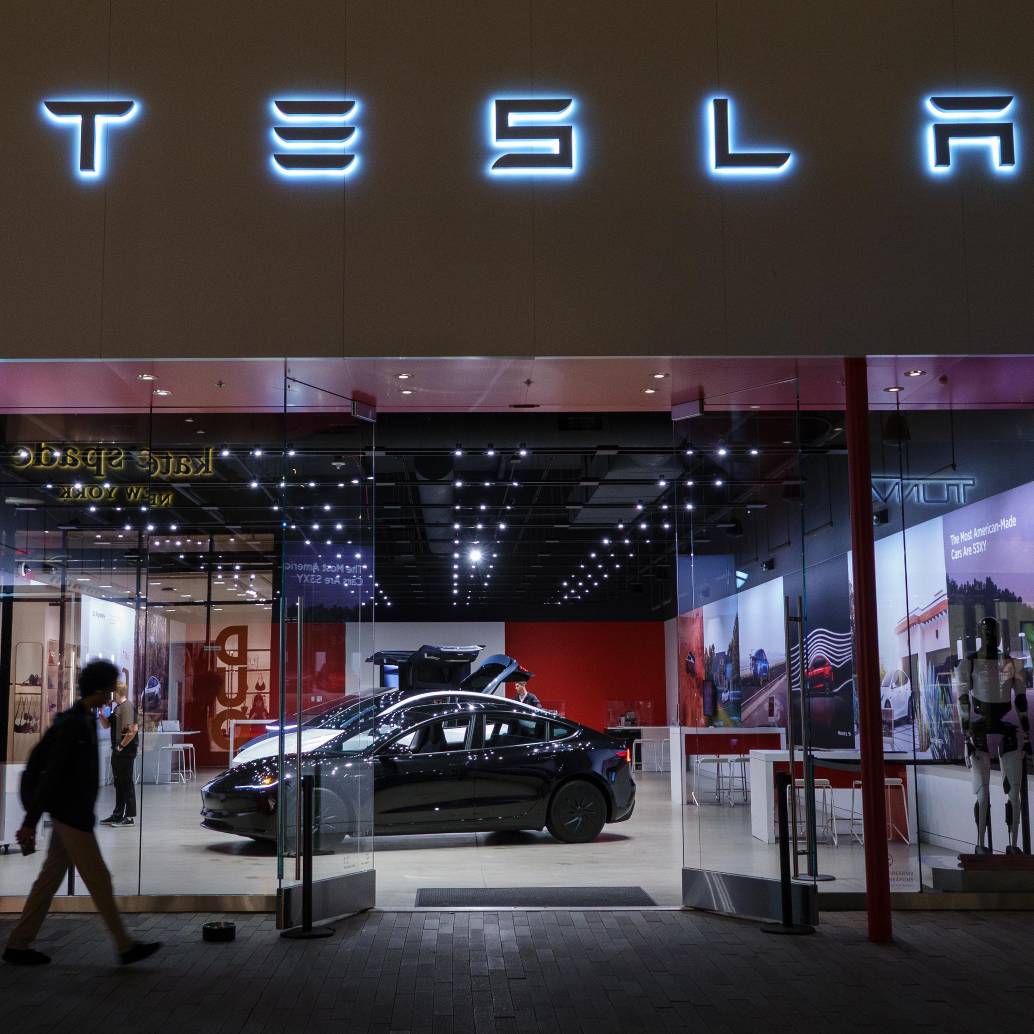 Tesla actualmente cuenta con más de 75.000 supercharges distribuidas por todo el mundo. Esto permite recargar un vehículo en 15 minutos para unos 322 kilómetros de autonomía. FOTO: GETTY