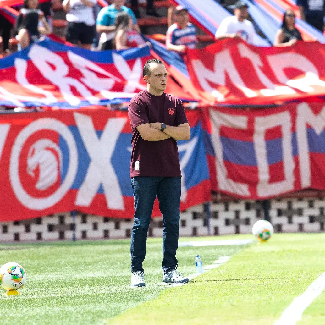 El entrenador antioqueño Alejandro Restrepo tendrá buen tiempo para preparar al cuadro rojo de cara a su próximo juego. FOTO: Esnéyder Gutiérrez