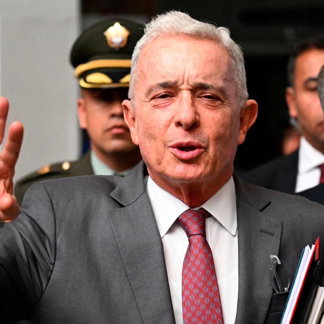 Álvaro Uribe fue presidente de 2002 a 2010. Dos años después comenzó el proceso penal que terminó con una condena de primera instancia. El Tribunal Superior de Bogotá también resolverá esa apelación. <b><span class="mln_uppercase_mln"> </span></b>FOTO<b><span class="mln_uppercase_mln"> AFP</span></b>