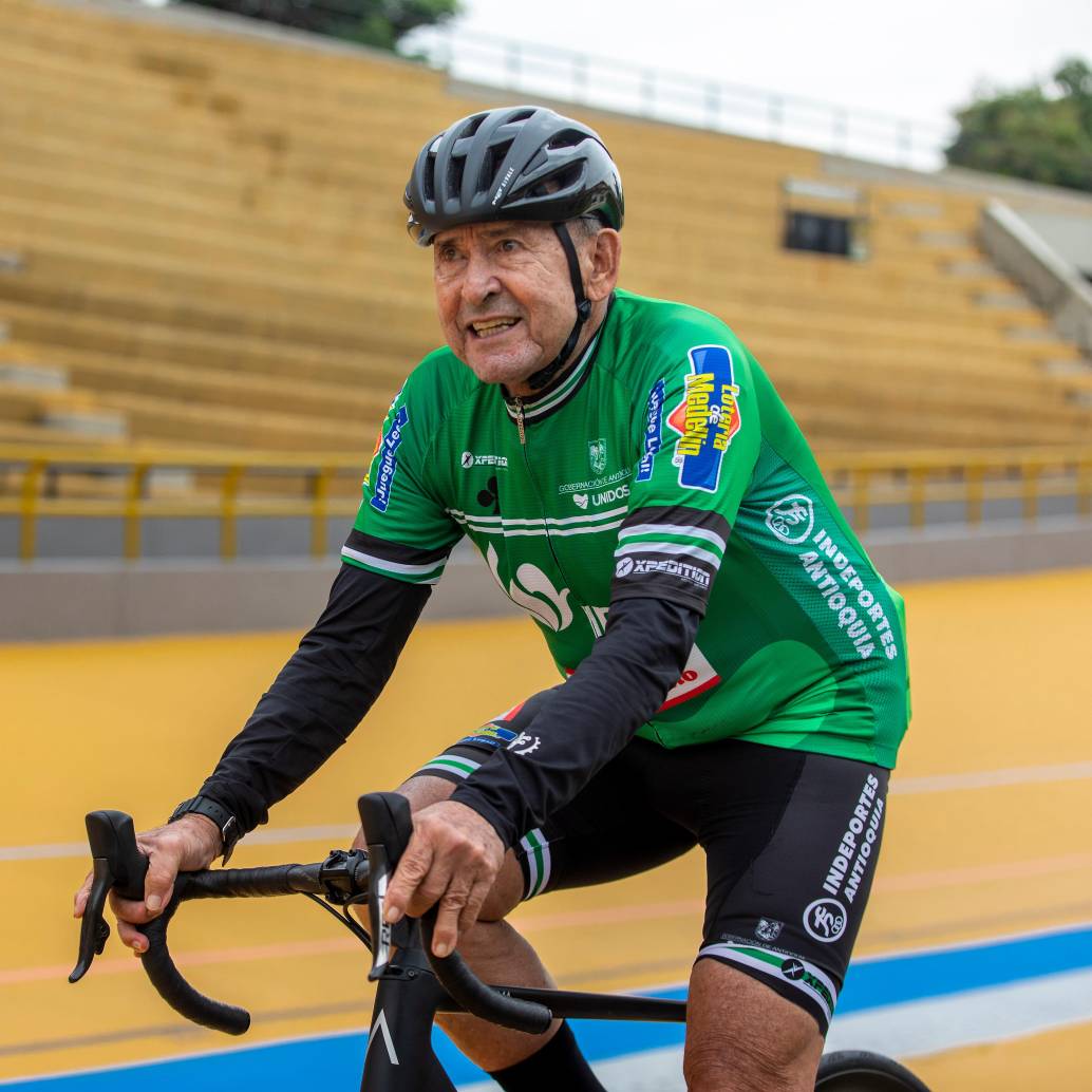 Martín Emilio Cochise Rodríguez, uno de los históricos del ciclismo de Colombia. El velódromo de Medellín lleva su nombre. FOTO CAMILO SUÁREZ