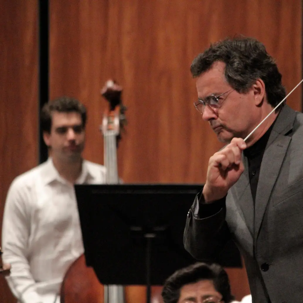 El maestro Alejandro Posada es el mentor de varios de los directores sinfónicos colombianos que ahora brillan en Europa y en Estados Unidos. Foto: Cortesía Orquesta sinfónica Nacional de Mexico