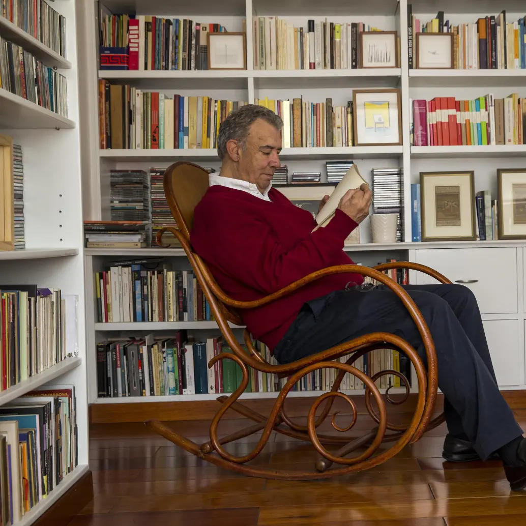 Darío Jaramillo Agudelo nació en Santa Rosa de Osos, ganador en 2025 del Premio León de Greiff al Mérito Literario, otorgado por la Universidad Eafit y la Alcaldía de Medellín; en 2017 también fue ganador del Premio Nacional de Poesía 2017. Foto: Archivo El Colombiano / Esteban Vanegas Londoño