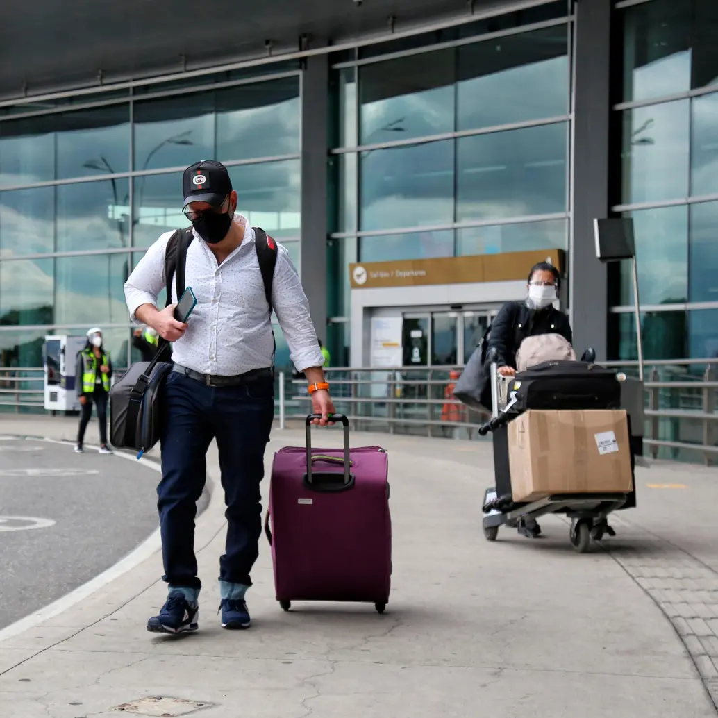 El aeropuerto El Dorado, de Bogotá, ha padecido problemas en su operación por la presencia de drones y aeronaves militares, entre otros. FOTO: COLPRENSA.